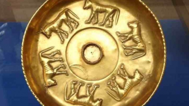 Gold libation bowl : la coppa di Minosse