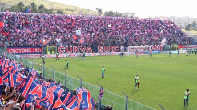 La Curva Sud "Giorgio Manzulli" di Crotone.