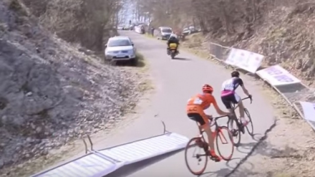 Le transenne caduta a causa dell'elicottero