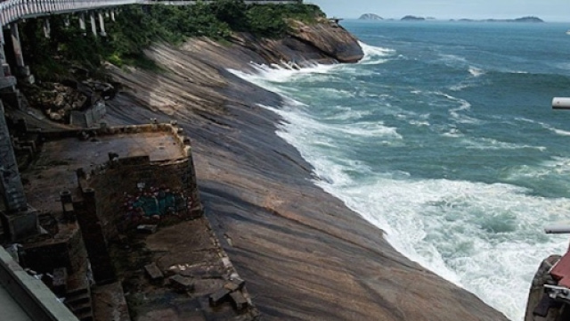 Un'immagine della ciclovia di Tim Maia dopo il crollo