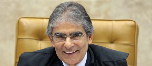 Ministro Ayres Britto far&aacute; palestra em faculdade