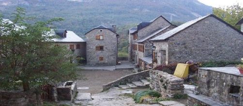 PUEBLO DESHABITADO EN PROCESO DE RECONSTRUCCI&Oacute;N