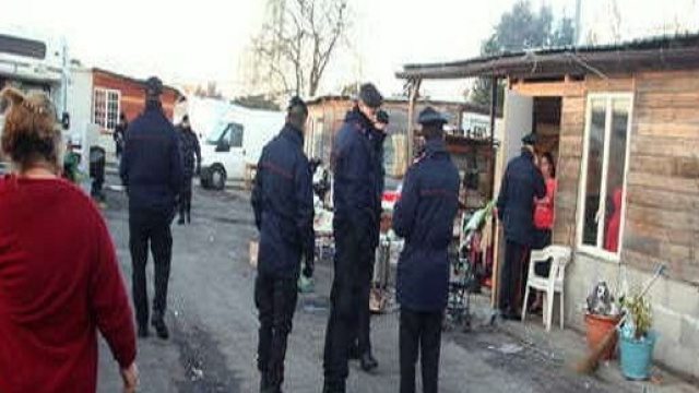 Sopralluogo carabinieri nel campo Cesare Lombroso