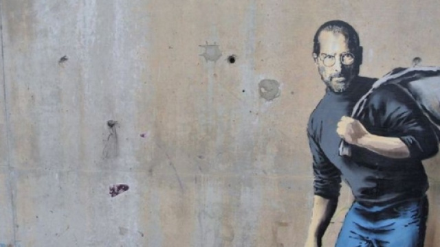 Steve Jobs migrante visto dallo street artist Bansky
