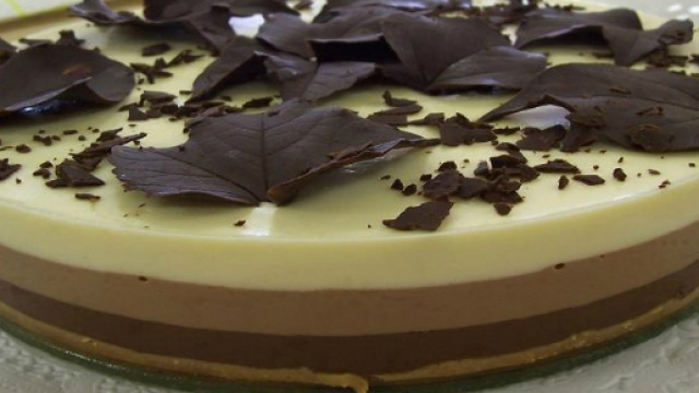Torta ai tre cioccolati: una golosit&agrave; paradisiaca