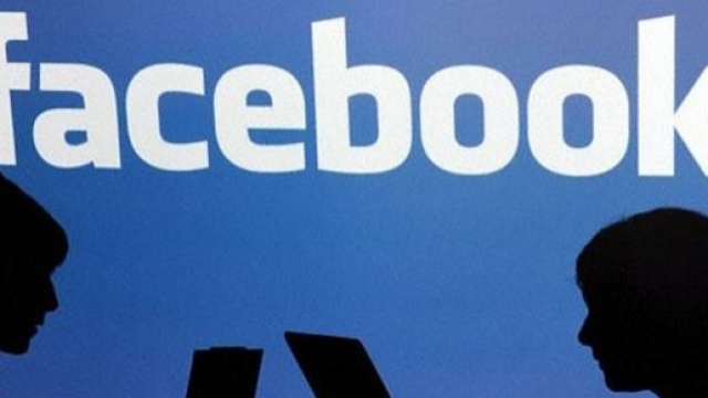 Facebook elimina i profili fake