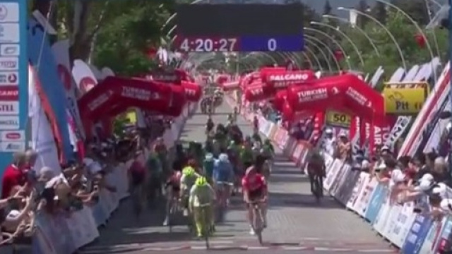 La vittoria di Jakub Mareczko su Greipel