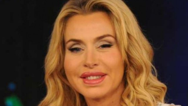 Foto di Valeria Marini e la presunta gravidanza
