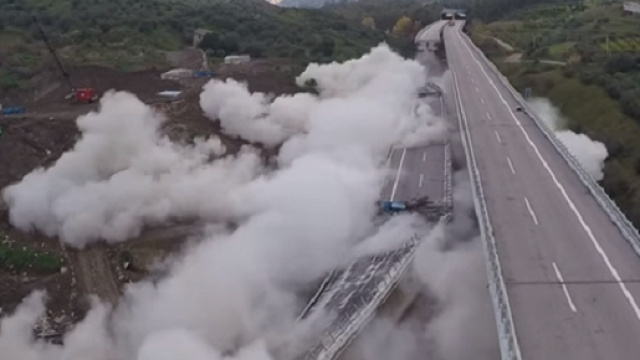 Governo del fare continua il tour del premier a caccia di consensi tra inaugurazioni e polemiche