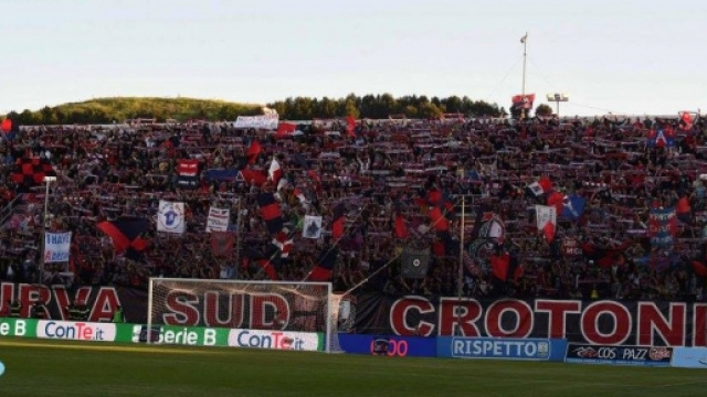 La curva sud "Giorgio Manzulli" - Crotone.