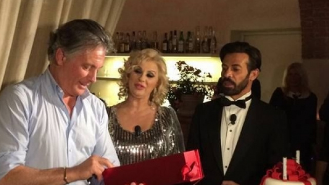Uomini e Donne gossip: sorpresa al compleanno di Giorgio, arriva Tina Cipollari