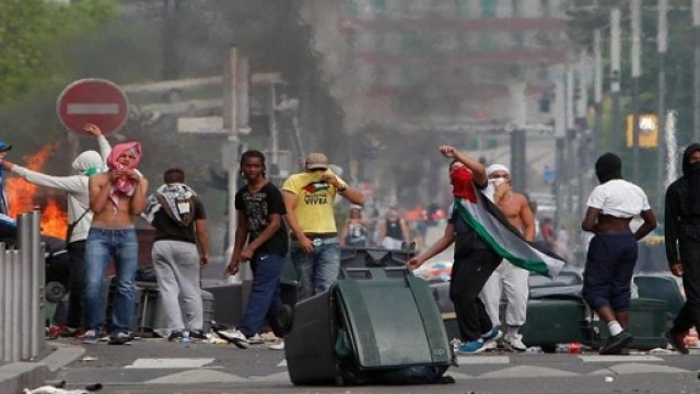 Violenti scontri in Francia tra manifestanti contro il "job act" e forze dell'ordine