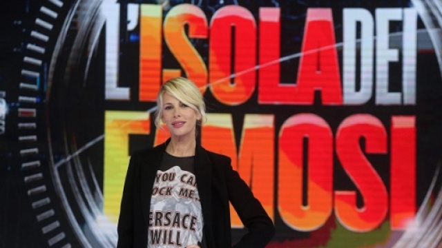 Alessia Marcuzzi ancora nel mirino: esclusa dalla conduzione del Giubileo dei giovani