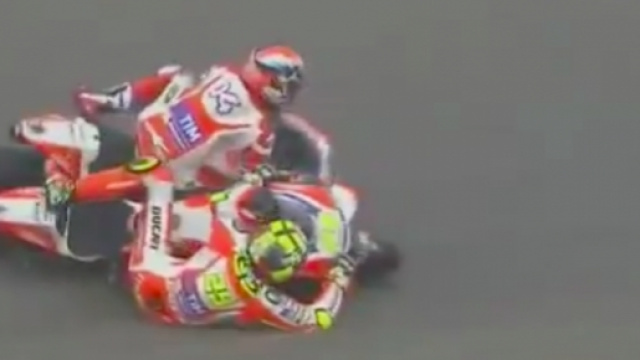 L'incidente tra Iannone e Dovizioso