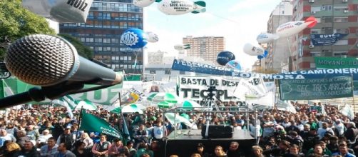 Concentraci&oacute;n en monumento al trabajador