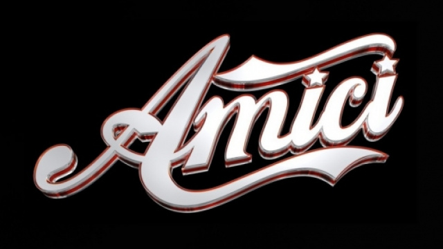 Anticipazioni Amici 15, 6^ serale: i blu rimangono in due, ecco chi &egrave; uscito