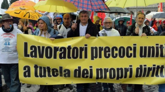 lavoratori precoci uniti per i propri diritti