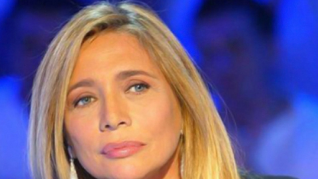 Mara Venier esordisce come stilista