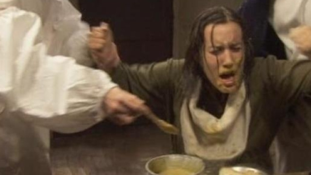 Il Segreto, Fulgencio tortura Aurora in manicomio