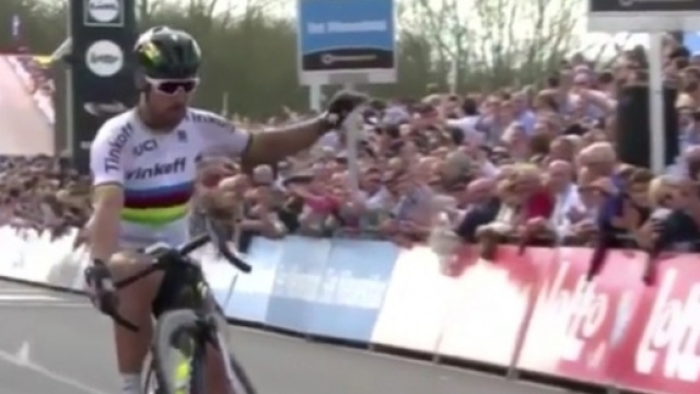 Peter Sagan festeggia la vittoria al Giro delle Fiandre