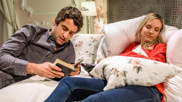 Sebastian mentre discute con Luisa.