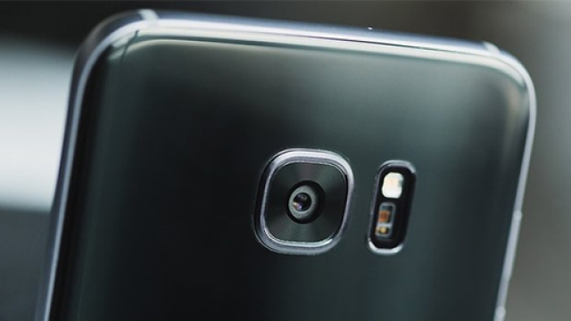 Curioso esperimento fatto sul Samsung Galaxy S7 Edge.