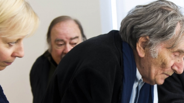 Il celebre Giovanni Anselmo all'inaugurazione della mostra