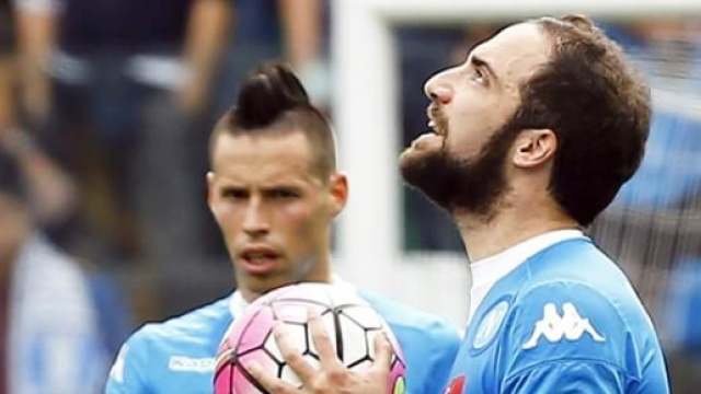 Gonzalo Higuain impreca dopo la squalifica