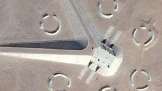 Cacciatori di Ufo scatenati da bizzarra struttura nel deserto egiziano