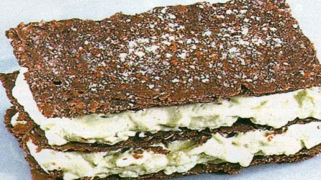 Sfogliatina al cacao con crema di nocciola