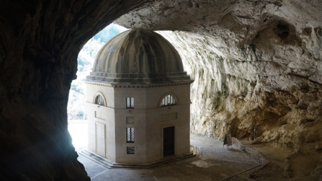Tempio di Valadier, Marche, Italia