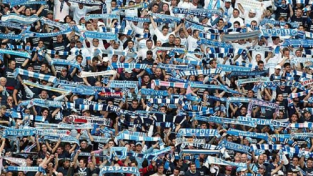Sciarpata dei tifosi del Napoli