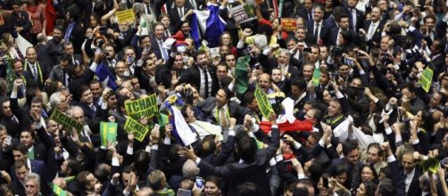 O adeus &agrave; nossa querida e recente democracia