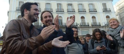 Pablo Iglesias y Alberto Garz&oacute;n, felices por el pacto alcanzado para las pr&oacute;ximas elecciones generales.