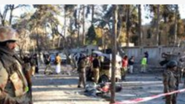 i dintorni del College isolati dalle forze di polizia