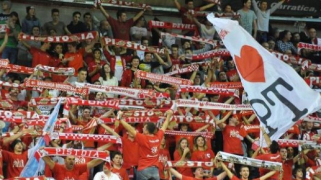 Sciarpata della curva pistoiese.