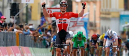 El alem&aacute;n Andre Greipel se impuso en la quinta etapa del Giro con final en Benevento