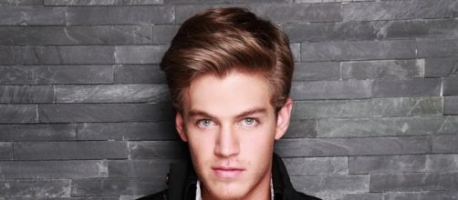 Polo Morin tem uma rela&ccedil;&atilde;o homossexual.