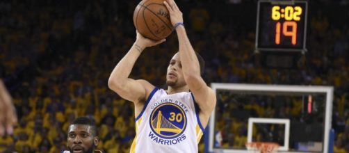Stephen Curry anot&oacute; el triple decisivo para que Golden State avance a la final de la Conferencia Oeste