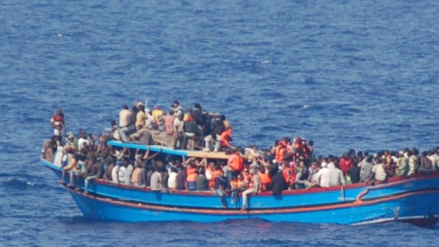 Barcone migranti. In Italia arrivano pi&ugrave; migranti che in Grecia