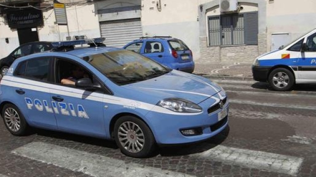 Tre malviventi rapinano un bar a Monterusciello, Pozzuoli