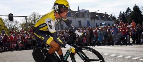 Roglic gan&oacute; bajo la lluvia la crono en el Giro de Italia