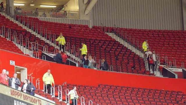 Evacuata la Sir Alex Ferguson Stand all'Old Trafford per il ritrovamento di un ordigno