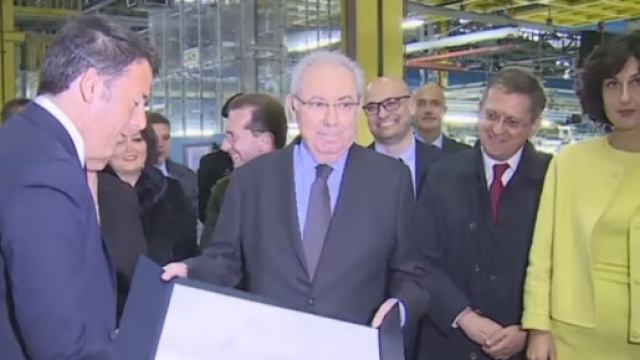 Renzi alla Piaggio: frasi offensive costano care a due operaie