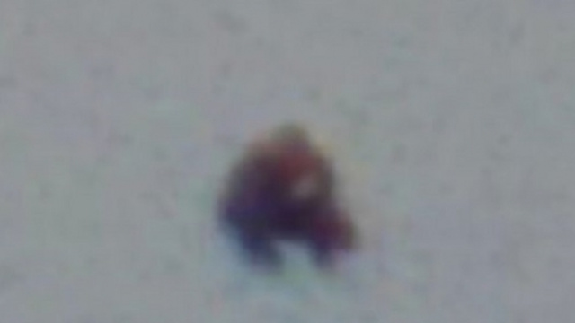 Bizzarro UFO avvistato in bilico sopra le case vicino a costa meridionale del Regno Unito prima di scomparire nel nulla