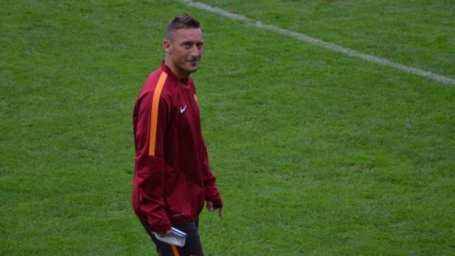 Dopo le polemiche Francesco Totti tarda ad accettare l'offerta giallorossa.