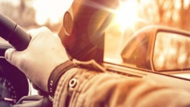 I raggi Uv fanno danni anche attraverso i finestrini dell'auto