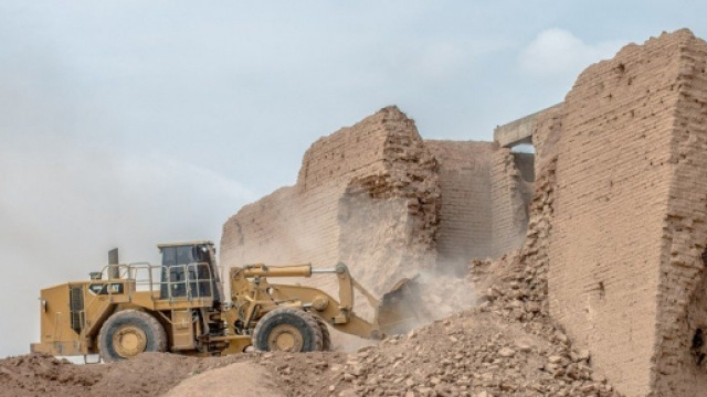 L'ISIS ha spianato con bulldozer le antiche mura di Ninive