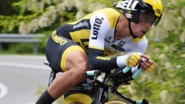 Primoz Roglic in azione nella cronometro.