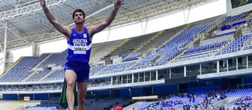 Germ&aacute;n Chiaraviglio se consagr&oacute; campe&oacute;n iberoamericano de salto con garrocha con una marca de 5,60 metros